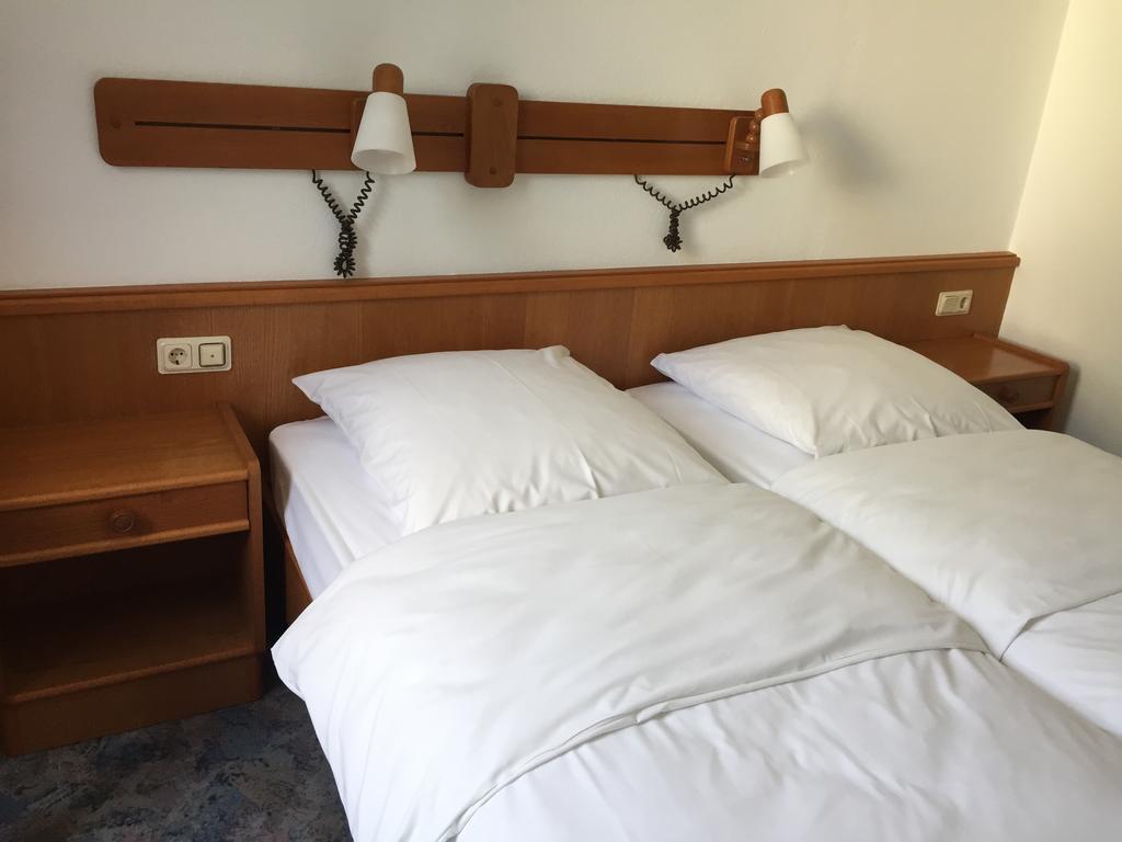 Hotel Stadt Mainz Schwabenheim an der Selz Rum bild