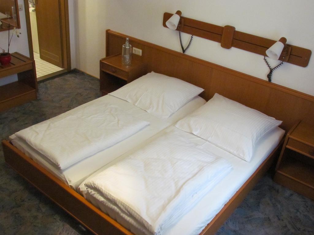 Hotel Stadt Mainz Schwabenheim an der Selz Rum bild
