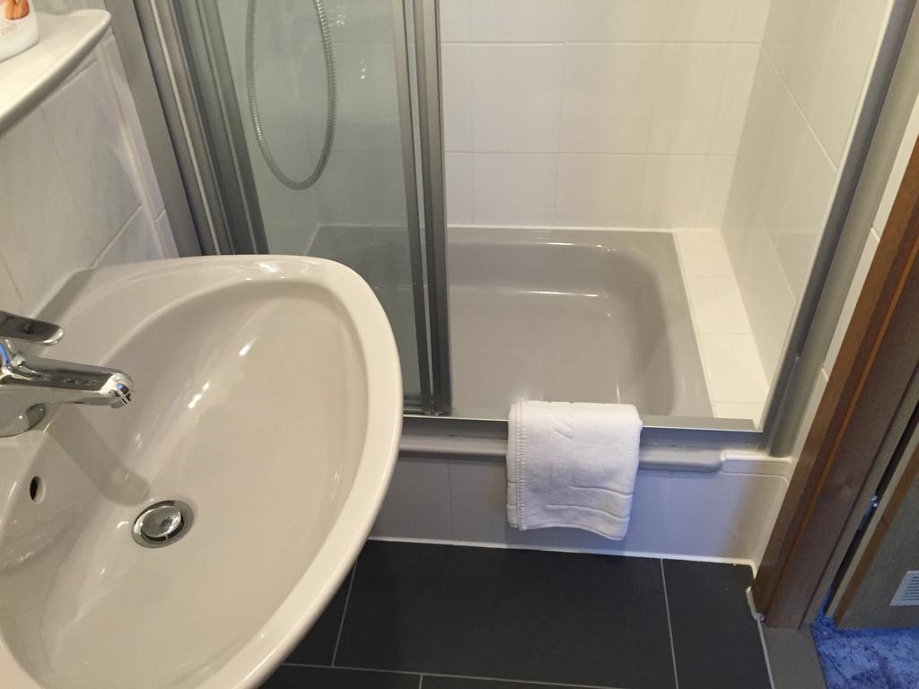 Hotel Stadt Mainz Schwabenheim an der Selz Rum bild